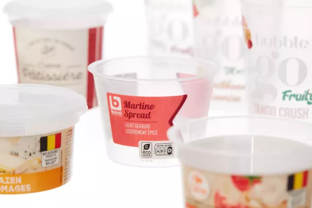 Group of RO cups with IML